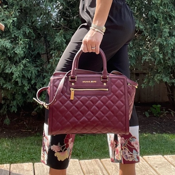 Like new  Michael Kors Selma bag for the fall beautiful quilted bag - Picture 3 of 16